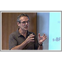 Occam's razor in massive data acquisition: a statistical physics approach