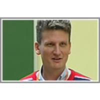 Discovering and Tracking User Communities icon