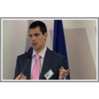 Bridging the gap between health care professionals and eHealth industry icon