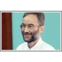 Distance-regular graphs and the quantum affine algebra Uq(bsl2)