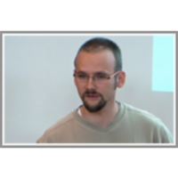 Interakcija med medijem (rastlino) in oddajnikom vibracijskega signala (žuželka)